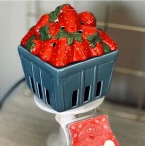 Scentsy Strawberry Basket Wax Warmer